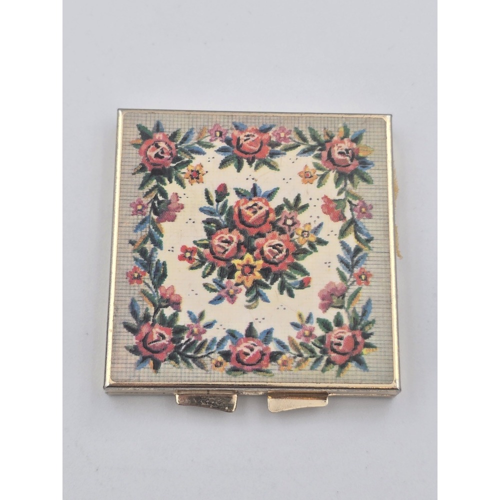 Vintage 1930s 1940s Floral Faux Needlepoint Style Gold Tone Powder Compact